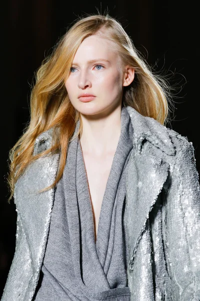 Look 18
